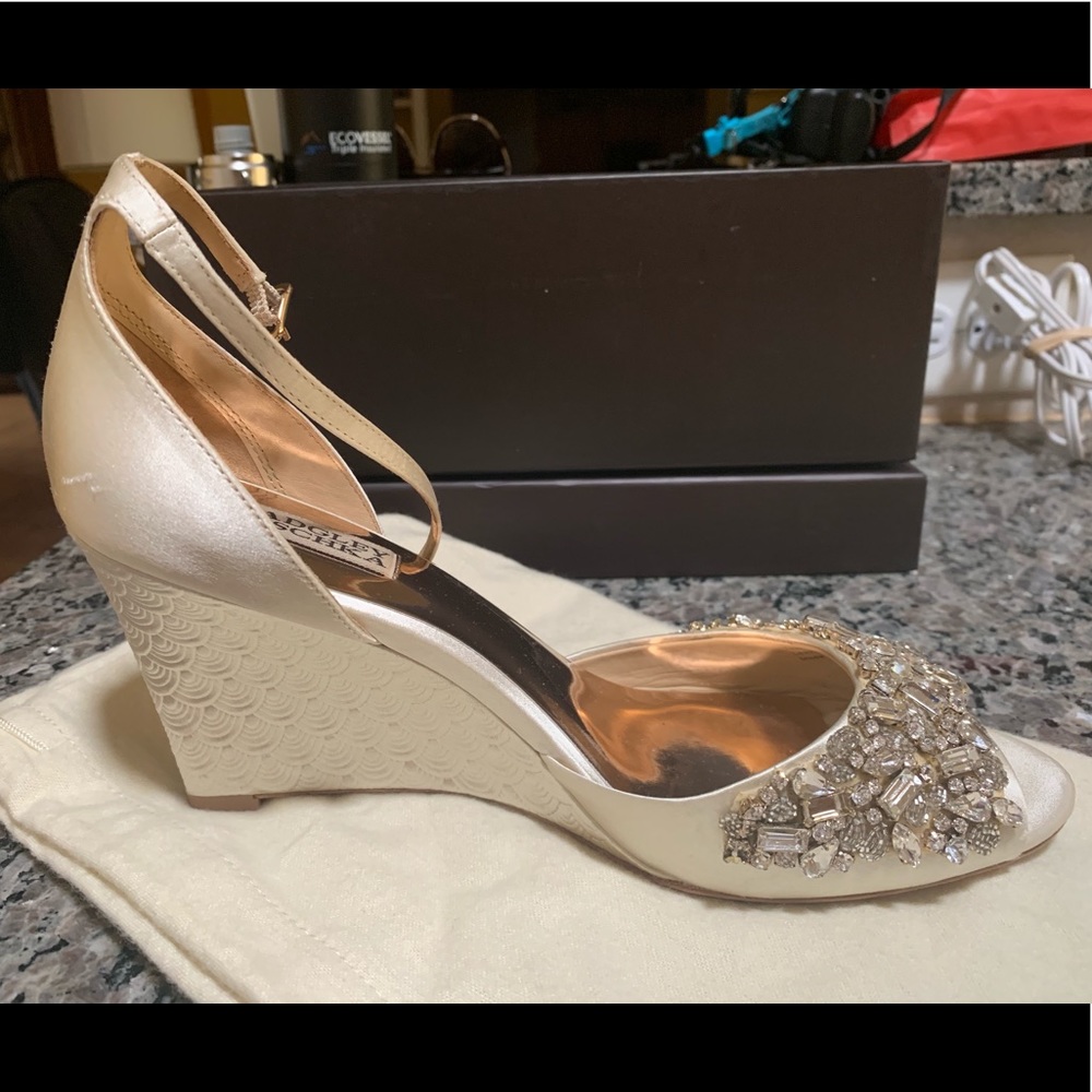 Badgley Mischka wedges- size 9